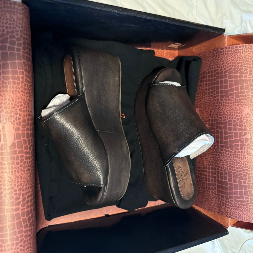 Freebird New in Box Loveland Sandals.  Size 7. Black.